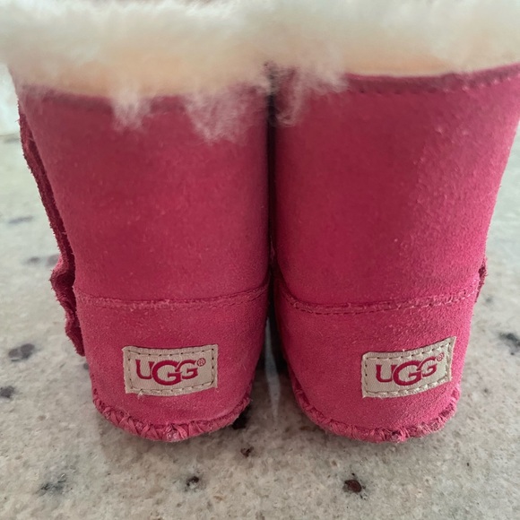 Ugg Infant hot pink boots size 2/3 - Picture 2 of 5